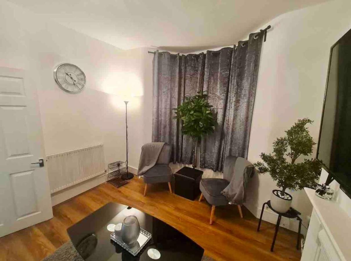 L A Place Croydon, London Villa Norwood Ngoại thất bức ảnh